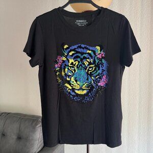 Excellent Guess Women's Size S Black Short Sleeve Tiger Stud Easy Tee